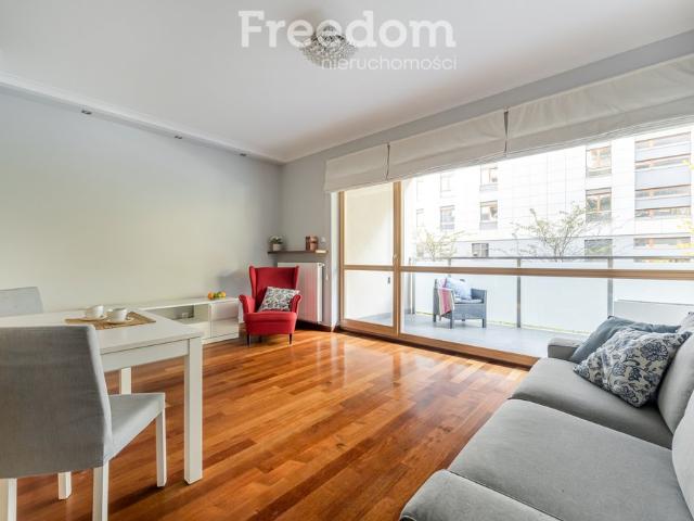 Przestronny 3 pokojowy apartament z dużą loggią w Żoliborzu