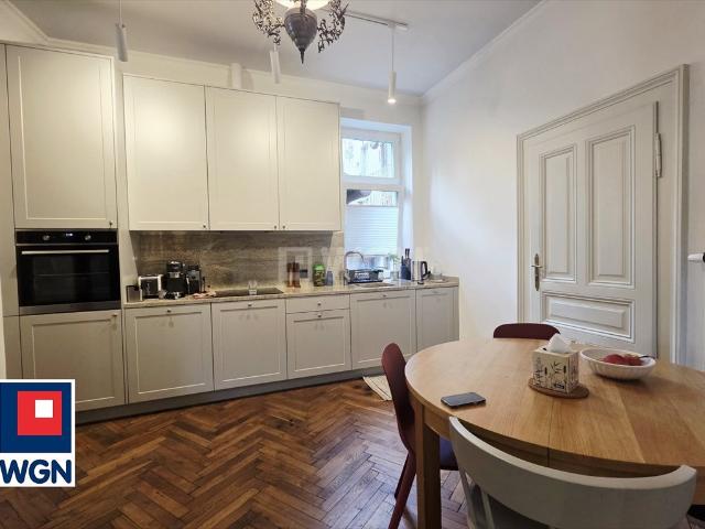 Elegancki apartament 89 m2 w centrum Cieszyna wysokie parter i piętro