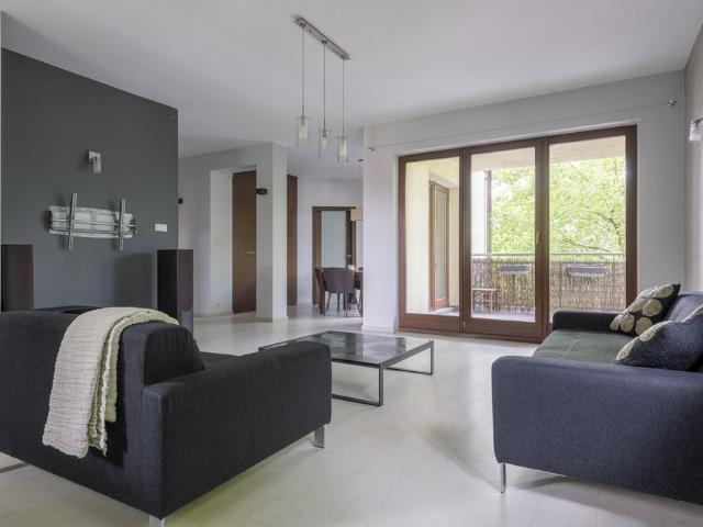 Elegancki apartament z 2 miejscami postojowymi