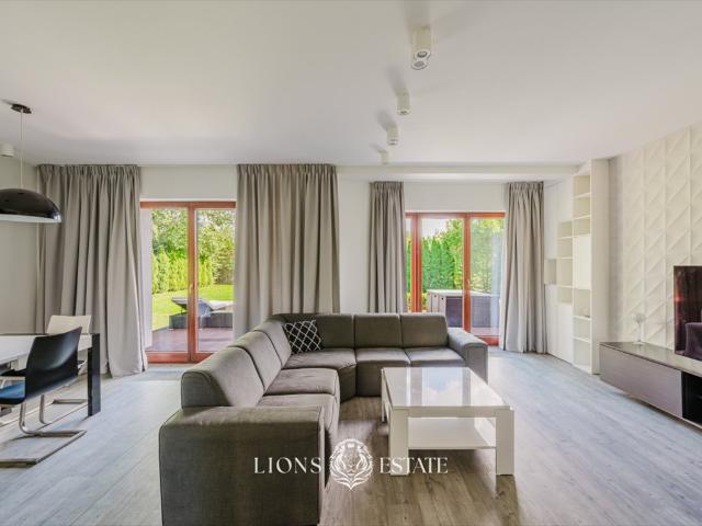 Elegancki dom 300 m² w Bielawie zamknięte osiedle