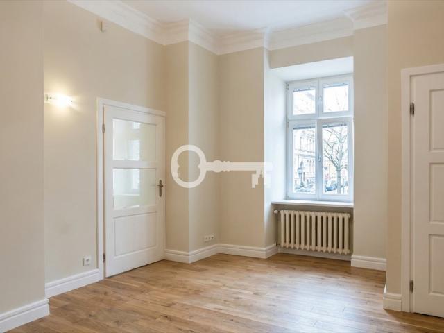 Elegancki lokal biurowy 95 m² w odrestaurowanej kamienicy