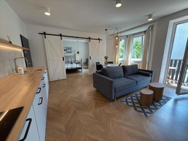 Eleganckie 2 pokojowe mieszkanie z balkonem, blisko Rynku