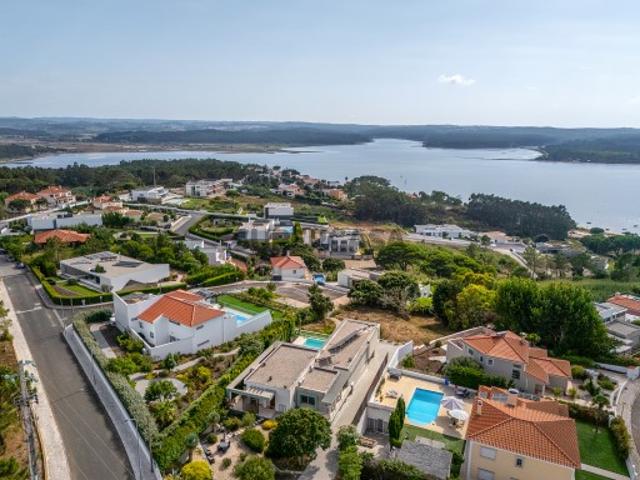 Elegância Contemporânea com Vista Desafogada sobre a Lagoa de Óbidos
