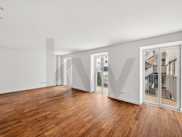 Elegância Contemporânea em Edifício de Charme | T2 98m² Arroios