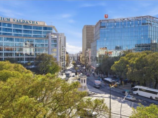 Elegância e Centralidade Absoluta T3 de prestígio na praça de Duque de Saldanha