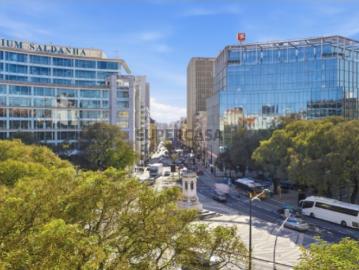 Elegância e Centralidade Absoluta T3 de prestígio na praça de Duque de Saldanha