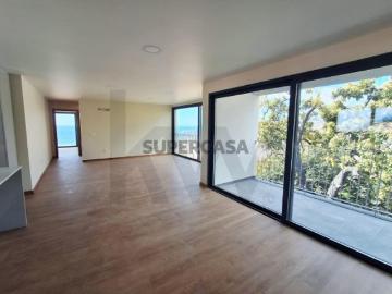 Elegância e Exclusividade sobre a Baía do Funchal Apartamento T2 Novo