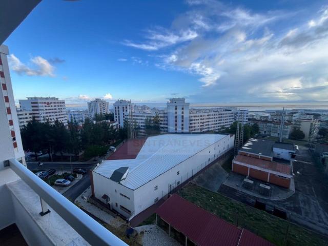 Elegância e Sofisticação em T3 Com Remodelação de Alto Nível, Suíte, num 5o andar com vista Deslumbrante para o Tejo, Lisboa, Parque das Nações.