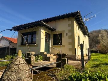 Encanto a orillas del Besaya: Amplia casa independiente con jardín en La Serna