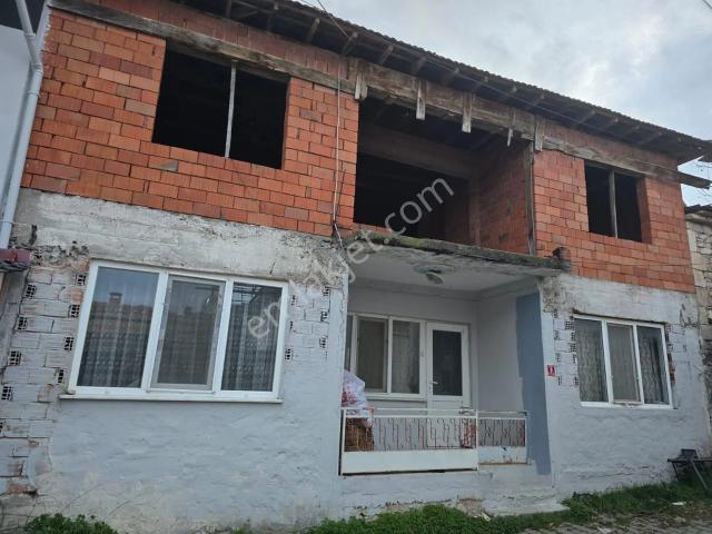 Elfiden Bigadiç Yolbaşı Mahallesinde Satılık Müstakil Ev