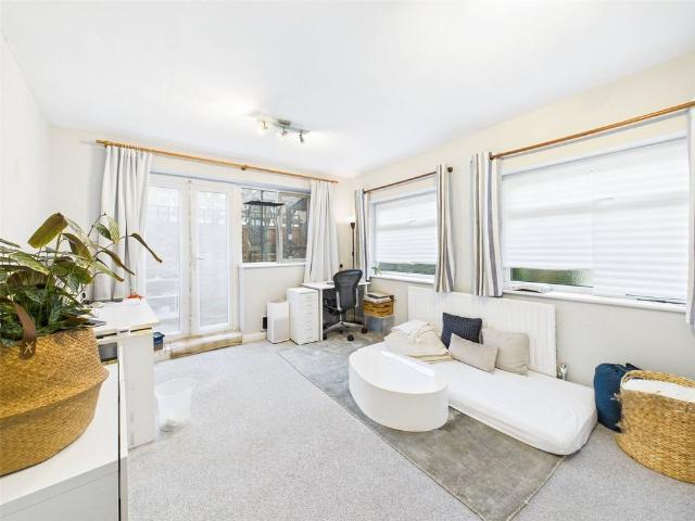 Elfin Grove, Teddington, TW11