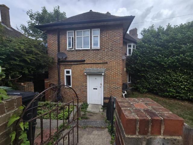 Elfrida Crescent, London Studio to rent £1,045 pcm £241 pw