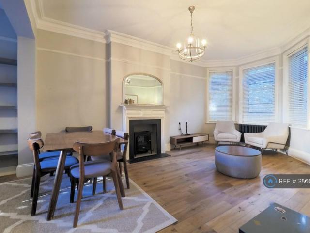 Elgin Avenue, London, W9 3 bed flat to rent £4,700 pcm £1,085 pw
