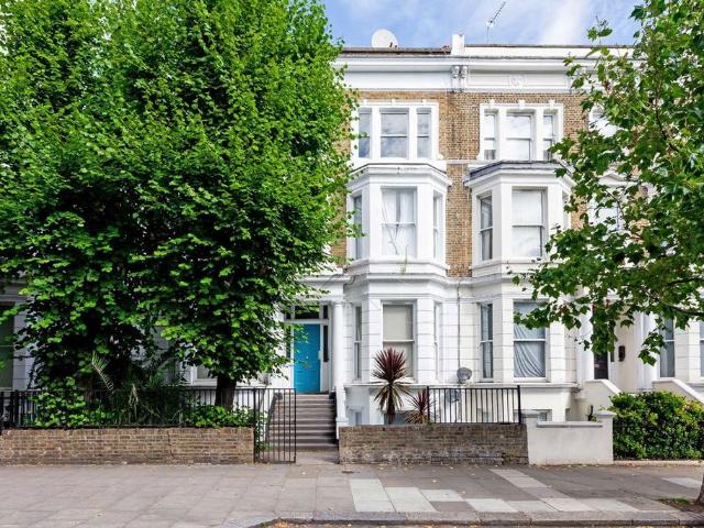Elgin Avenue, Maida Vale W9 3 bed flat to rent £4,000 pcm £923 pw