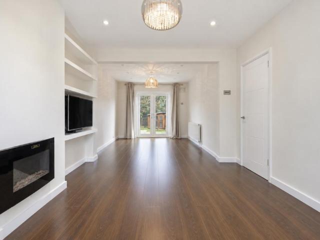 Elgin Avenue, Romford RM3 3 bed house to rent £2,200 pcm £508 pw