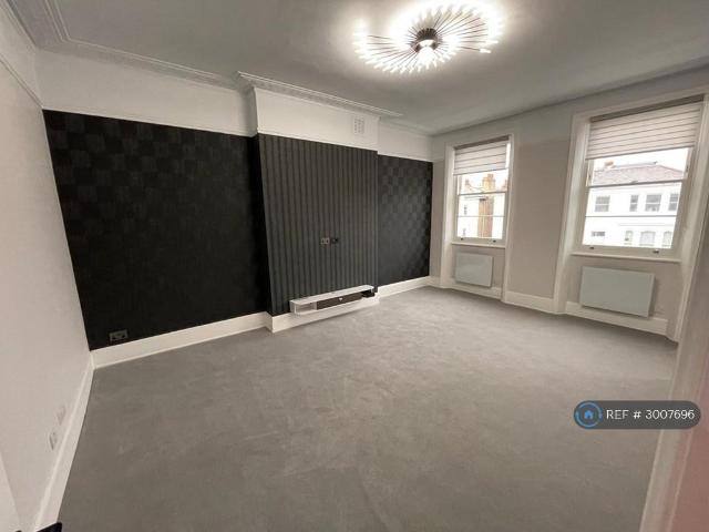 Elgin Crescent, London, W11 1 bed flat to rent £3,142 pcm £725 pw