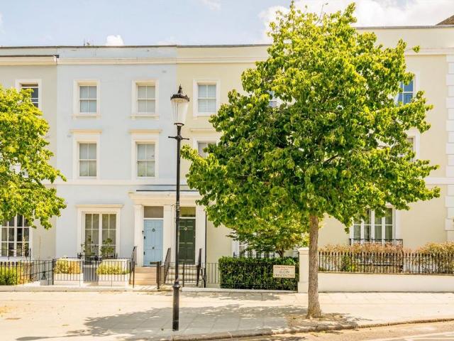 Elgin Crescent, London W11 1 bed house to rent £3,000 pcm £692 pw