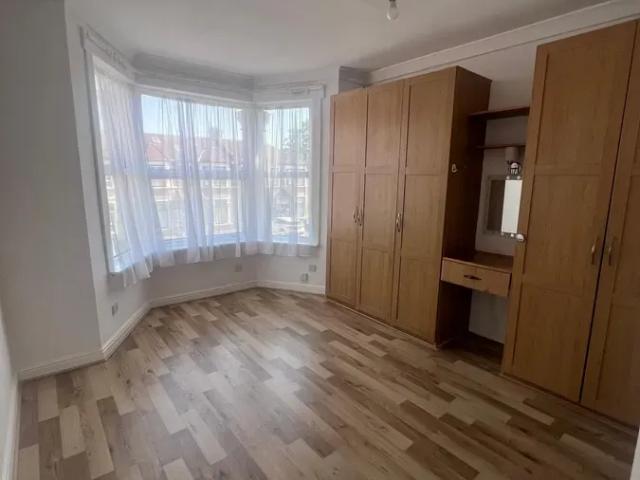 Elgin Rd, Seven Kings IG3, 3 bed flat to rent, £1,800 pcm | PrimeLocation