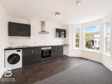 Elgin Road, Croydon 2 bed flat to rent £1,625 pcm £375 pw