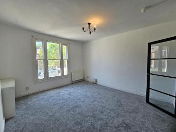 Elgin Road, Croydon, Surrey. CR0 6XD Studio to rent £1,050 pcm £242 pw