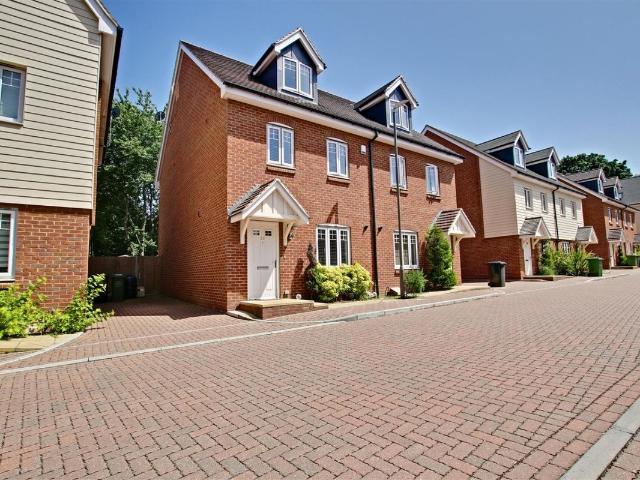 Elham Crescent, Dartford, Kent DA2, 4 bed semi detached house to rent, £2,300 pcm | PrimeLocation