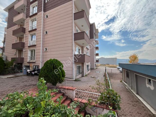 Elit Emlak'tan Yeni Boyalı Oral Kentte Geniş 1+1 Kiralık Daire