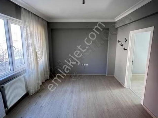 Elit Pastanesi Cem Evi Civarı 1+1 Satılık 7 Yıllık Uygun Daire
