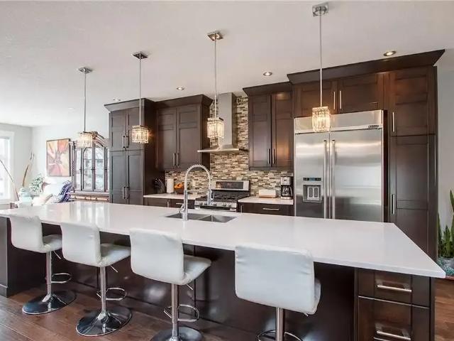 Elite Whispers Luxury 4 Bedroom House in Spruce Cliff — 4 Bedrooms+ Den House