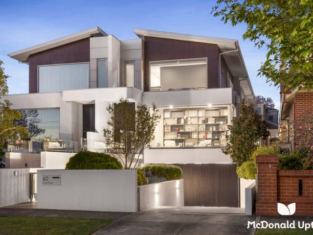 Elite Family Entertainer with Basement Garage