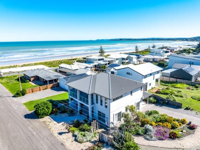 Elite Living at 109 Newell: Panoramic Ocean Views from Goolwa to the Bluff