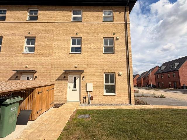Eliza Grant Road, Crossgates, LEEDS 2 bed townhouse to rent £1,300 pcm £300 pw