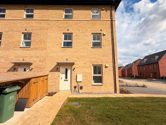 Eliza Grant Road, Crossgates, Leeds LS15, 2 bed town house to rent, £1,300 pcm | PrimeLocation