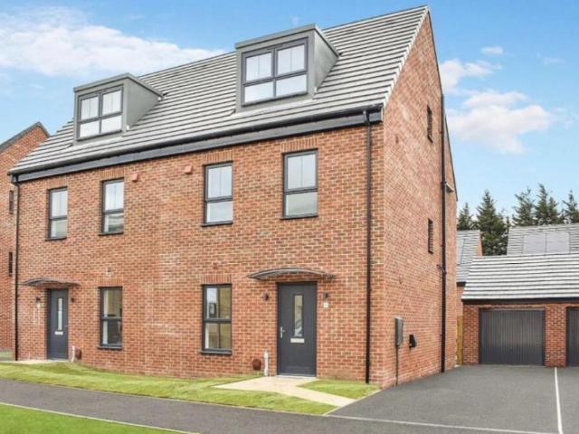 Eliza Grant Road, LEEDS, LS15 4 bed semi detached house to rent £2,100 pcm £485 pw