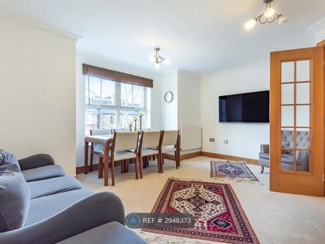 Elizabeth Court, Kingston Upon Thames KT2, 2 bed flat to rent, £2,250 pcm | PrimeLocation