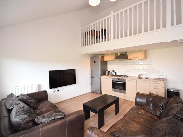 Elizabeth Court, Pudsey, Leeds LS28, 1 bed town house to rent, £775 pcm | PrimeLocation