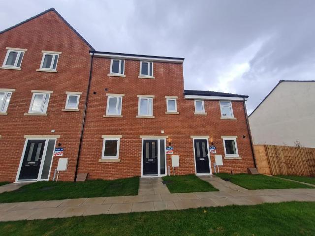 Elizabeth Court, Wakefield WF2, 2 bed town house to rent, £975 pcm | PrimeLocation