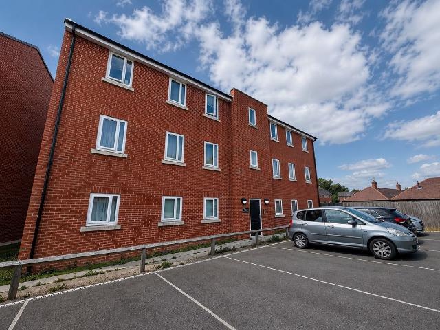 Elizabeth Court, Wakefield WF2, 2 bed flat to rent, £900 pcm | PrimeLocation