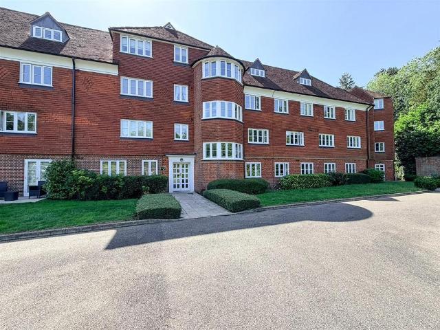 Elizabeth Drive, Banstead 2 bed house to rent £1,800 pcm £415 pw