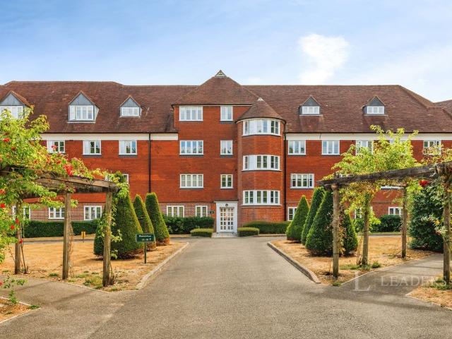 Elizabeth House, Elizabeth Drive, Banstead SM7, 2 bed flat to rent, £1,795 pcm | PrimeLocation
