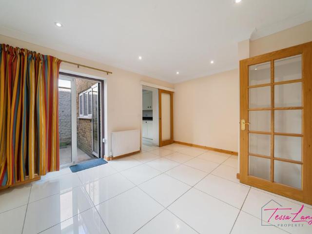 Elizabeth Mews, London NW3 3 bed mews to rent £4,995 pcm £1,153 pw