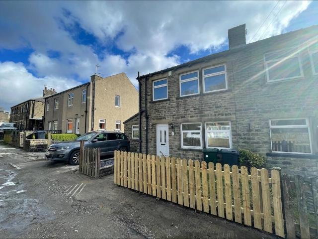 Elizabeth Street, Oakworth, BD22 3 bed terraced house to rent £1,000 pcm £231 pw