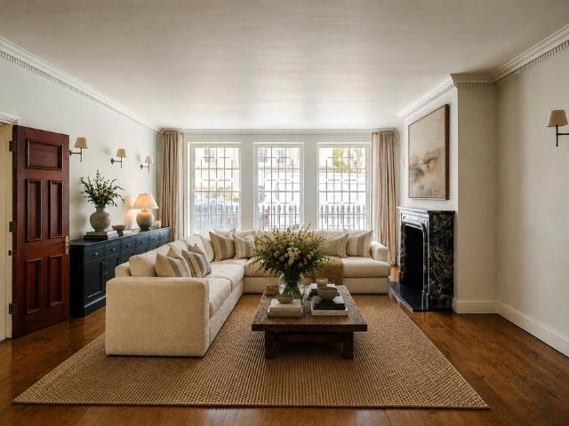 Elizabeth Street, Belgravia, London. 5 bed house to rent £31,525 pcm £7,275 pw