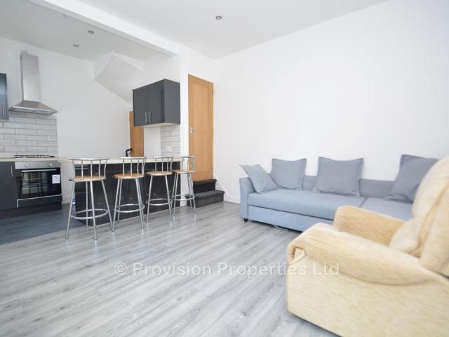 Elizabeth Street, Hyde Park LS6 4 bed terraced house to rent £1,612 pcm £372 pw