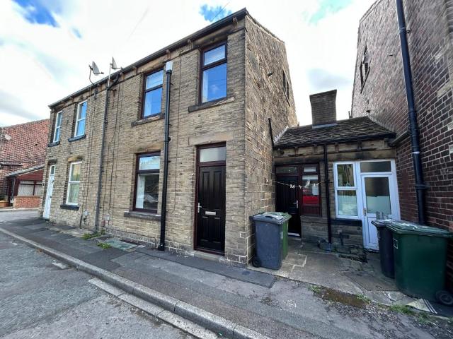 Elizabeth Street, Liversedge, West. 2 bed terraced house to rent £850 pcm £196 pw
