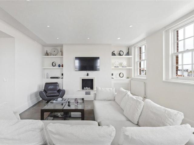 Elizabeth Street, London, SW1W 3 bed apartment to rent £7,908 pcm £1,825 pw