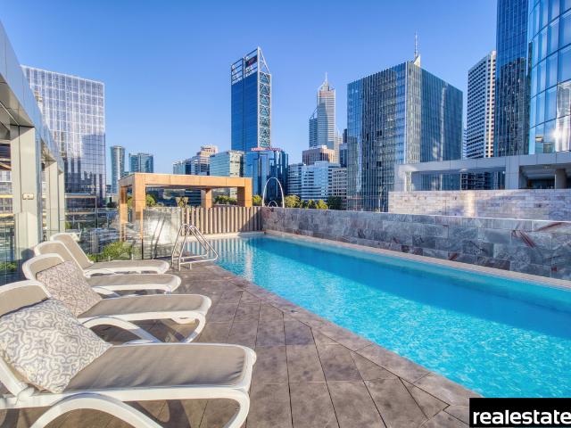 ELIZABETH QUAY LUXURY!