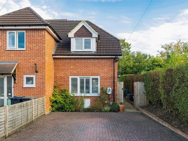 Elizabeth Road, Godalming GU7, 2 bed property to rent, £1,700 pcm | PrimeLocation