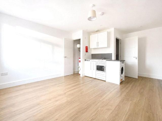 Elizabeth Way, Harlow, Essex CM19, Studio to rent, £1,000 pcm | PrimeLocation