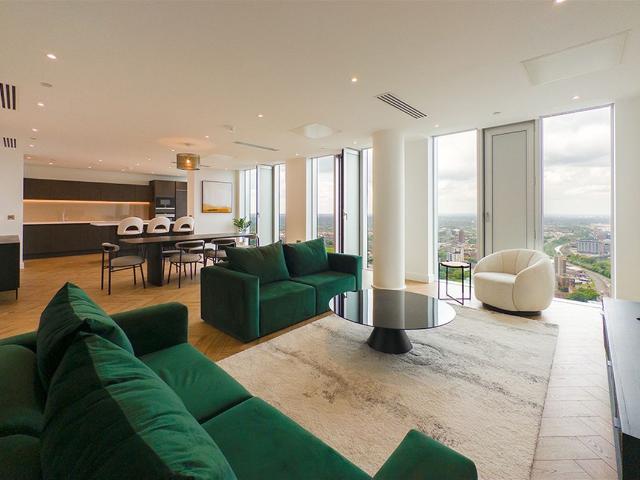 Elizabeth Tower, Crown Street M15, 3 bed flat to rent, £10,500 pcm | PrimeLocation