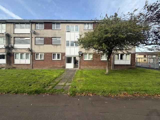 Elizabethan Way, Renfrew, PA4 3 bed flat to rent £800 pcm £185 pw